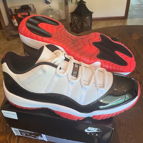 Air Jordan XI low size 12 - Picture 5 of 13